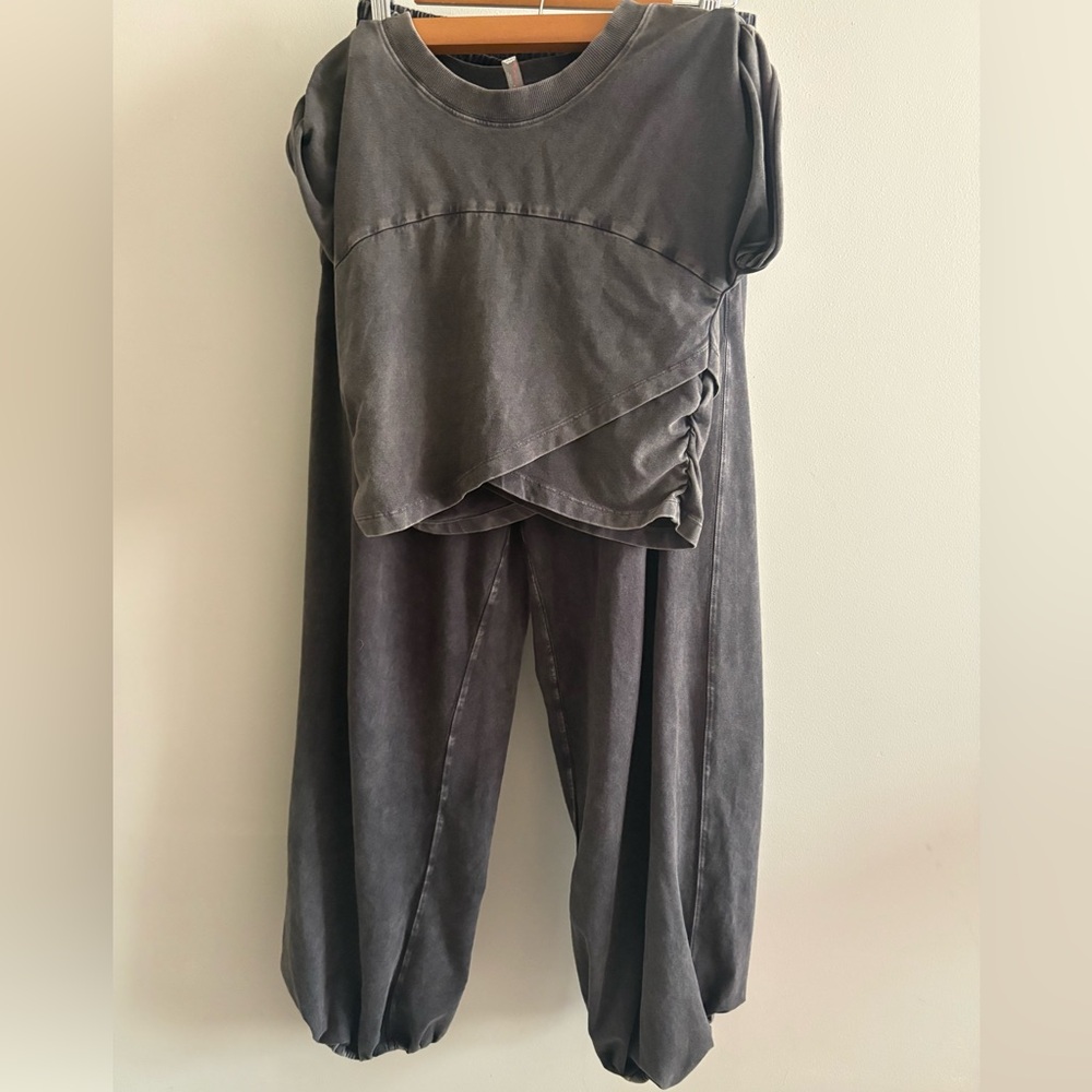 We The Free Black Hot Shot Crossover Jogger Pant Set - Picture 2 of 4